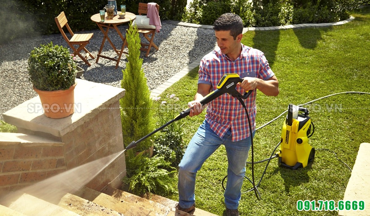 máy bơm áp lực rửa xe mini Karcher K4 Full Contro