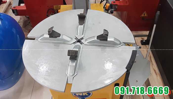 Mâm tròn của Máy tháo vỏ xe tay ga, ô tô du lịch, xe tải nhỏ NK218E của Pháp