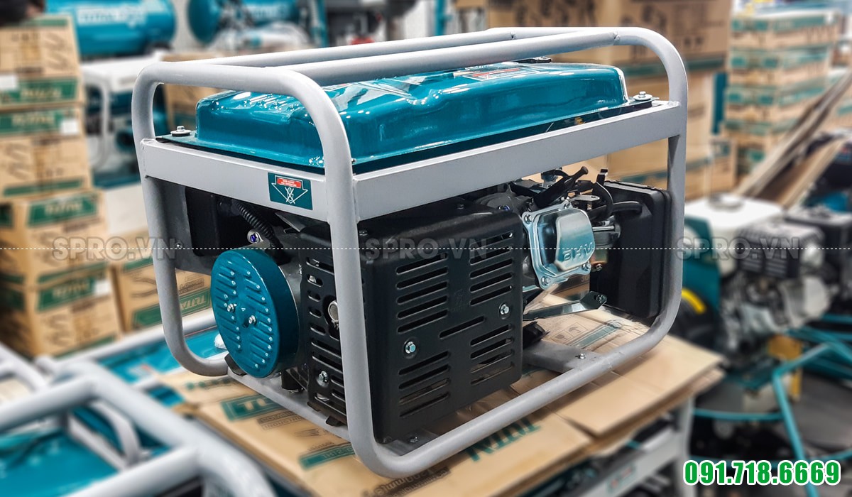 Mặt bên máy phát điện chạy xăng Total TP130005