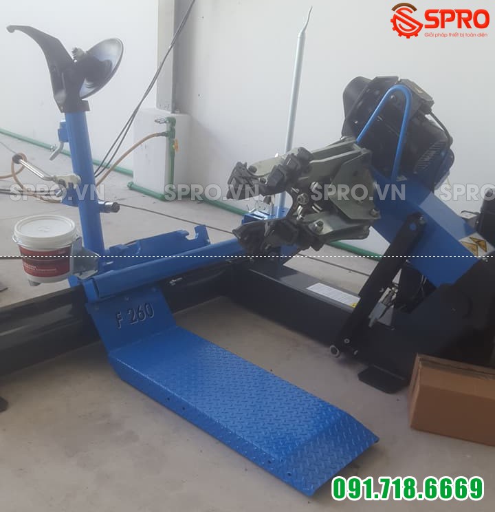 Máy tháo vỏ, ra vào lốp xe tải hạng nặng HPA F260 công nghệ Italy