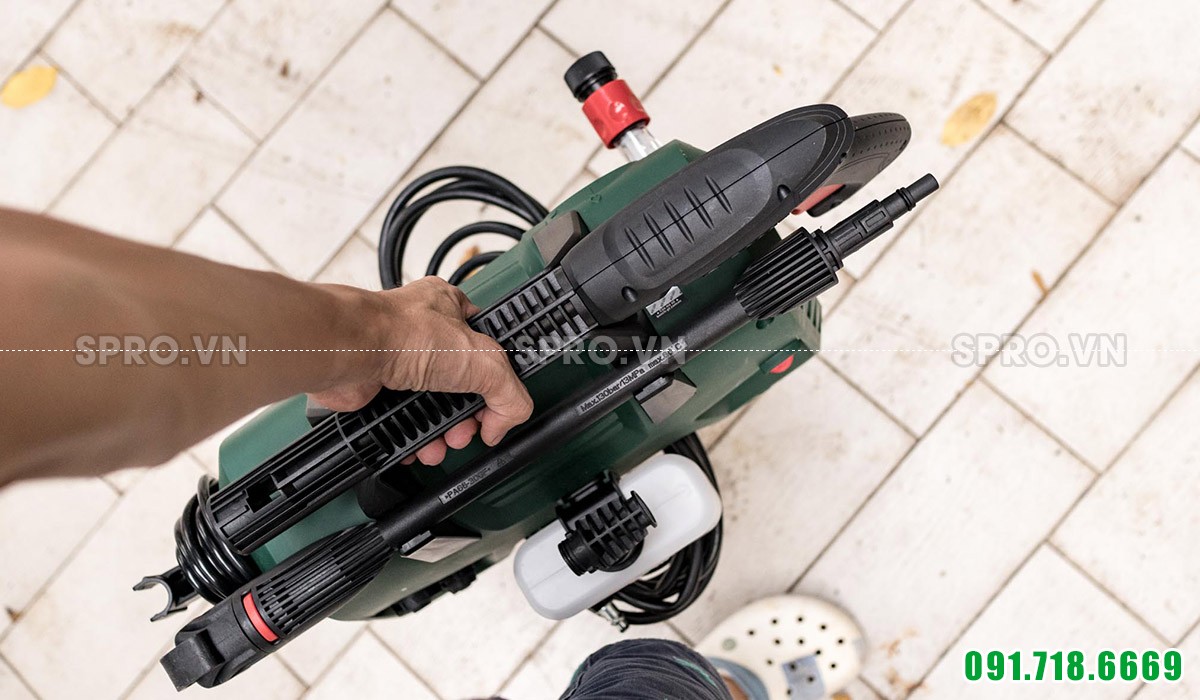 Máy rửa xe Bosch Aquatak 33-11 dễ dàng xách tay