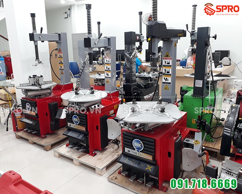 Máy ra vào vỏ, Máy tháo vỏ chuyên dùng xe tay ga NK24M bảo hành 2 năm