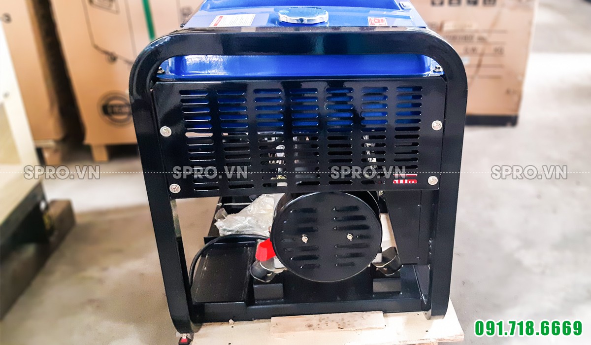 Mặt sau máy phát điện chạy dầu Hyundai 11kw DHY12500LE